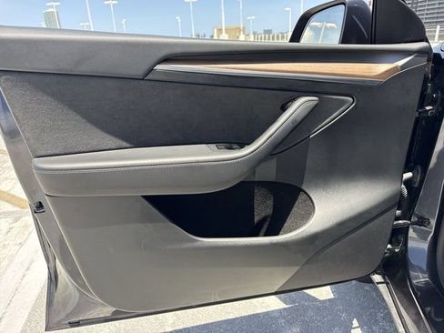 Used 2025 Tesla Model Y Long Range RWD image 13