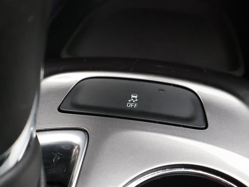 Used 2020 Chevrolet Malibu LT FWD image 30