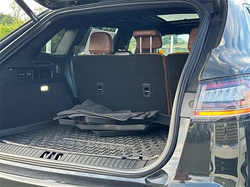 Used 2022 Lincoln Nautilus Reserve w/ Equipment Group 201A image 8