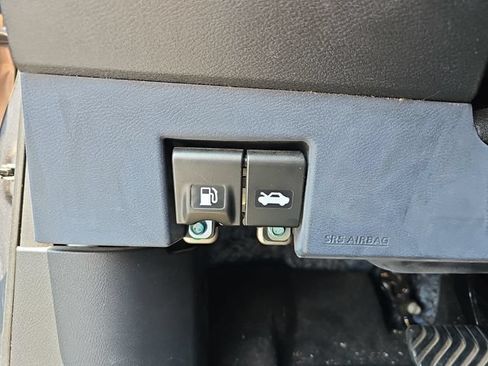 Used 2022 Nissan Kicks SV FWD image 23
