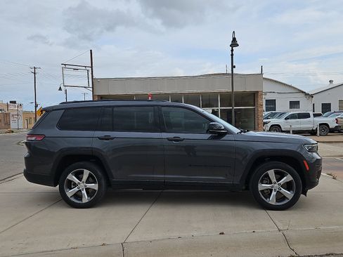 Used 2021 Jeep Grand Cherokee L Laredo AWD/4WD image 5