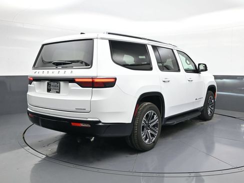 Used 2024 Jeep Wagoneer Series II w/ Flexible Seating Group RWD image 7