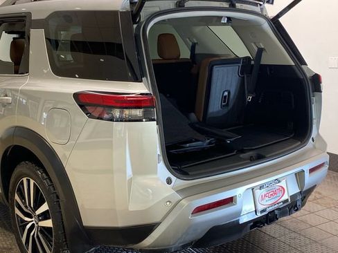 Used 2024 Nissan Pathfinder Platinum w/ Cargo Package image 25