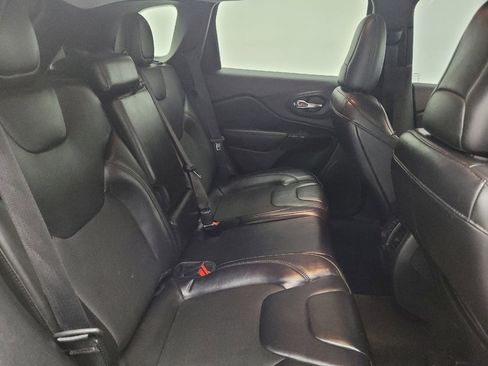 Used 2020 Jeep Cherokee Latitude Plus image 19