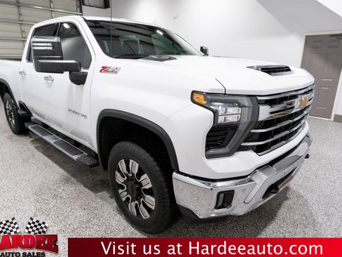 Used 2024 Chevrolet Silverado 2500 LTZ w/ LTZ Convenience Package image 6