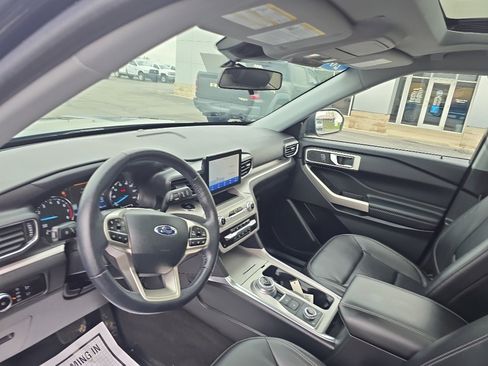 Used 2023 Ford Explorer XLT w/ Equipment Group 202A image 15