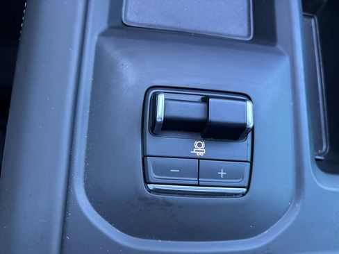 Used 2024 GMC Sierra 2500 AT4X image 46