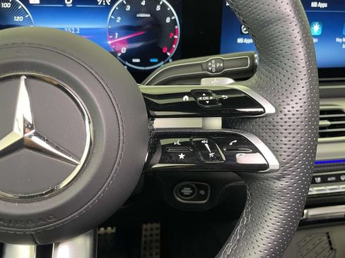 Used 2025 Mercedes-Benz GLS 580 4MATIC image 35