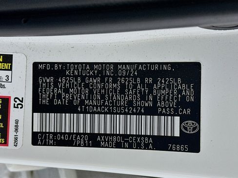 Used 2025 Toyota Camry SE image 12