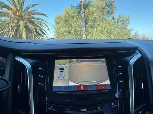 Used 2018 Cadillac Escalade ESV Premium Luxury RWD image 29