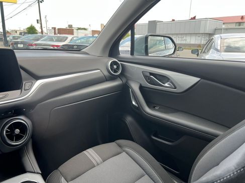 Used 2025 Chevrolet Blazer LT FWD image 36