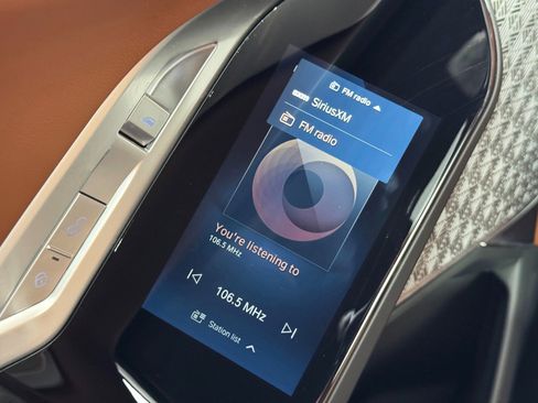 Used 2023 BMW i7 xDrive60 image 45