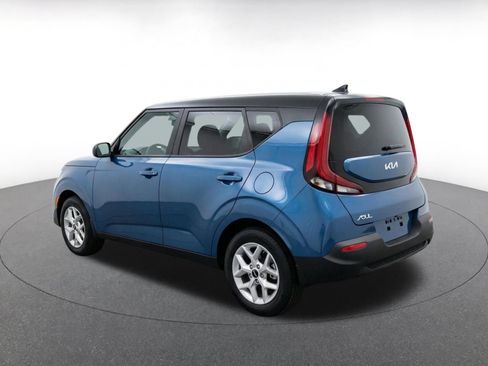 Used 2025 Kia Soul LX w/ LX Technology Package FWD image 7