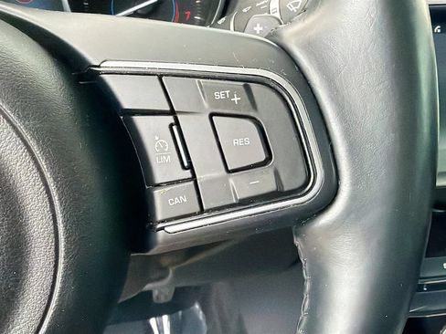 Used 2017 Jaguar XE Premium RWD image 37