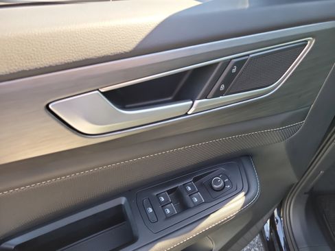 Used 2025 Volkswagen Atlas Cross Sport SE image 19