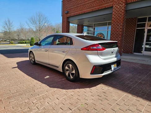 Used 2017 Hyundai Ioniq SEL image 4