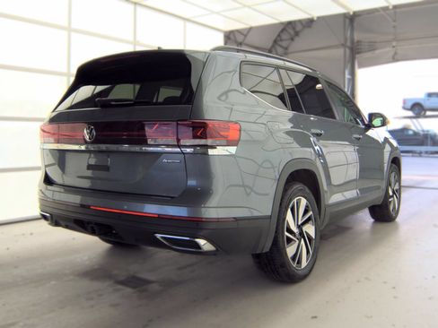Used 2025 Volkswagen Atlas SE AWD/4WD image 6