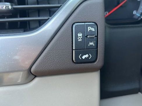 Used 2019 Chevrolet Suburban LT w/ Texas Edition Package RWD image 12