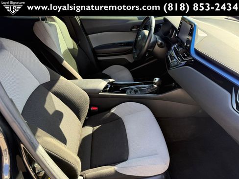 Used 2019 Toyota C-HR XLE image 25