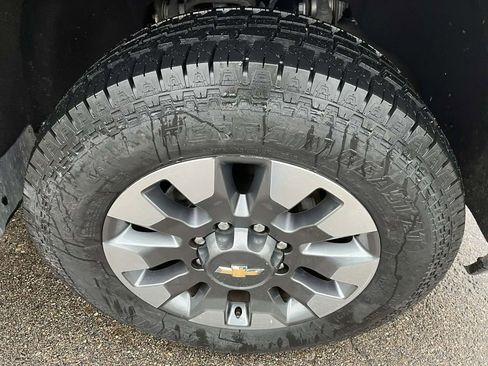 Used 2022 Chevrolet Silverado 2500 Custom w/ Custom Value Package image 15