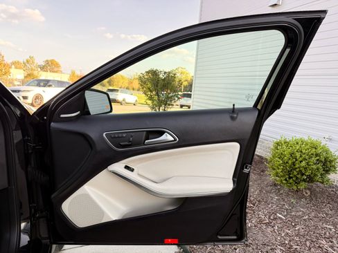Used 2015 Mercedes-Benz GLA 250 4MATIC image 27