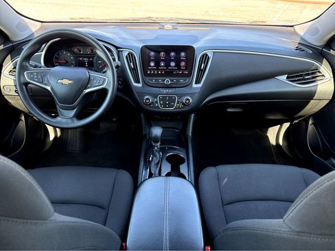 Used 2023 Chevrolet Malibu LT image 3