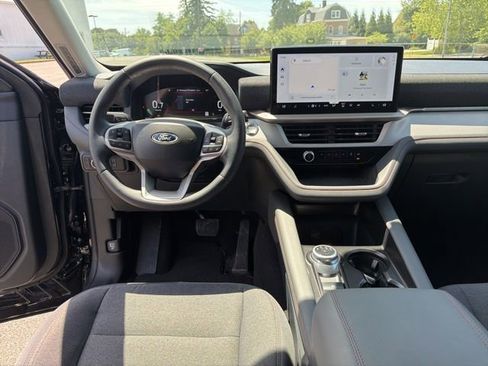 Used 2026 Ford Explorer Active AWD/4WD image 17