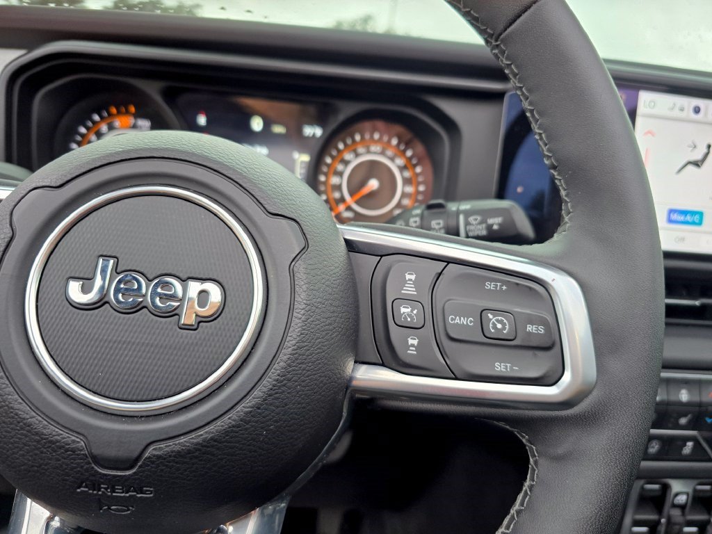 Used 2026 Jeep Wrangler Unlimited Sahara AWD/4WD image 19