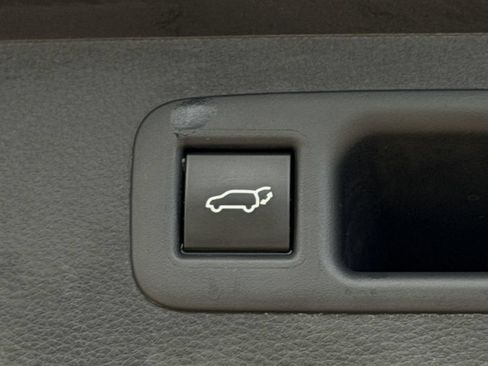 Used 2023 Toyota Highlander Limited FWD image 30