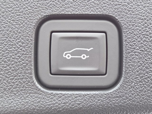 New 2027 Chevrolet Traverse RS w/ LPO, Floor Liner Package AWD/4WD image 22