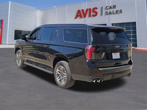 Used 2025 Chevrolet Suburban Z71 image 3