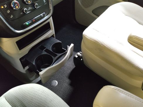 Used 2017 Dodge Grand Caravan SE FWD image 26