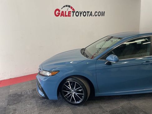Used 2023 Toyota Camry SE image 4