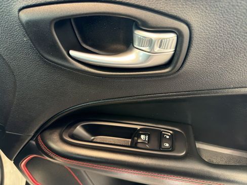 Used 2019 Jeep Compass Trailhawk AWD/4WD image 16