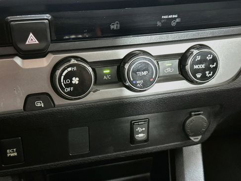 Used 2018 Toyota Tacoma SR RWD image 22