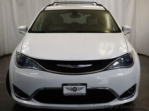 Used 2017 Chrysler Pacifica Touring-L image 4