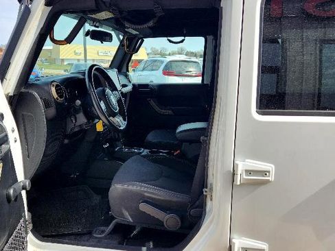 Used 2018 Jeep Wrangler Unlimited Sport image 11