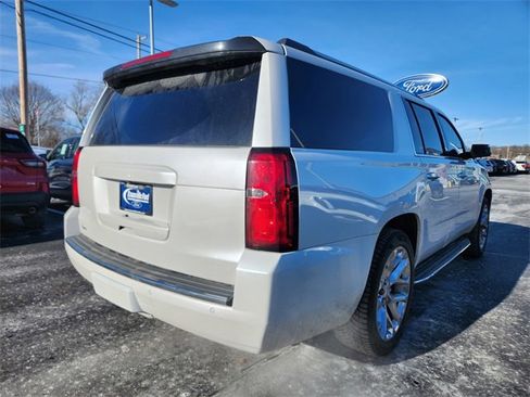 Used 2020 Chevrolet Suburban Premier image 36