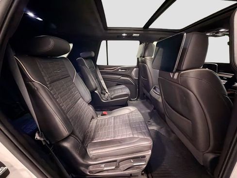 Certified 2022 Cadillac Escalade Sport Platinum w/ Heavy-Duty Trailer Package image 28