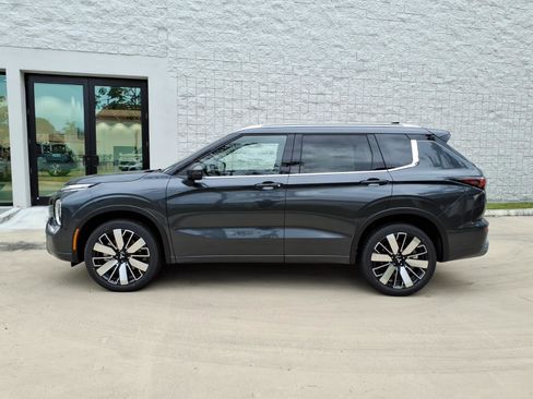 New 2026 Mitsubishi Outlander SEL FWD image 3