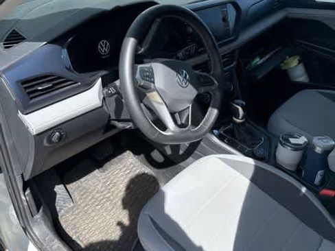 Certified 2024 Volkswagen Taos SE image 10