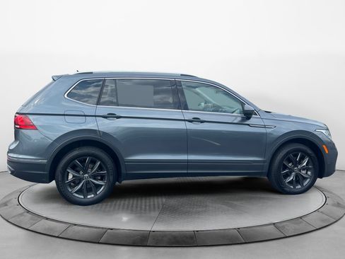 Used 2024 Volkswagen Tiguan SE AWD/4WD image 8