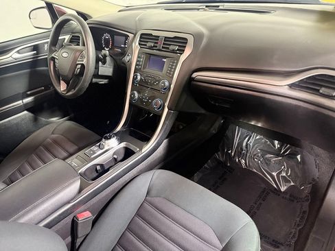 Used 2017 Ford Fusion SE FWD image 26