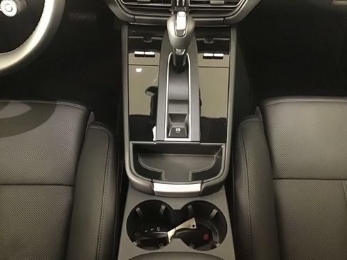 Certified 2026 Porsche Macan AWD/4WD image 24