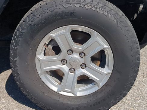 Used 2018 Jeep Wrangler Unlimited Sport S image 11