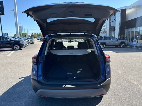 Used 2023 Nissan Rogue S AWD/4WD image 10