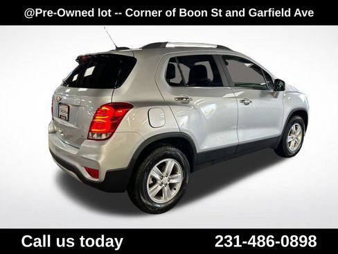 Used 2019 Chevrolet Trax LT w/ LT Convenience Package AWD/4WD image 5