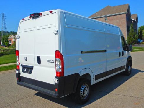Used 2025 RAM ProMaster 2500 w/ Convenience Group FWD image 4