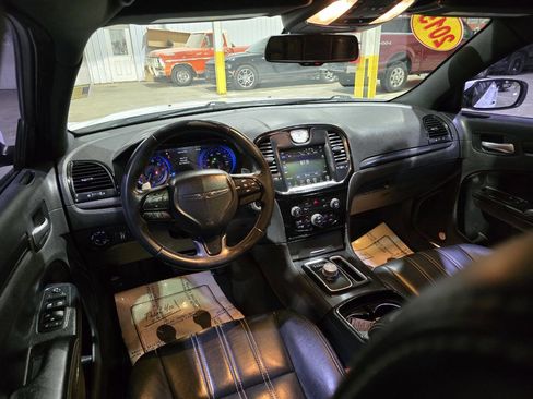 Used 2015 Chrysler 300 S w/ 300S Premium Group image 29