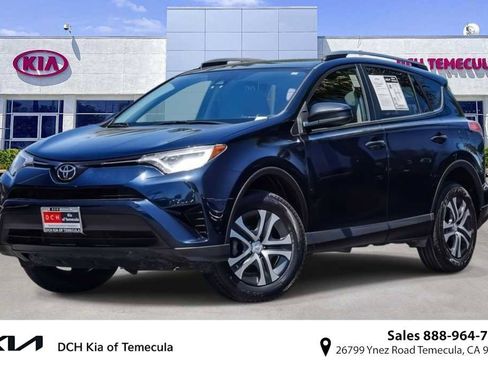 Used 2018 Toyota RAV4 LE FWD image 1
